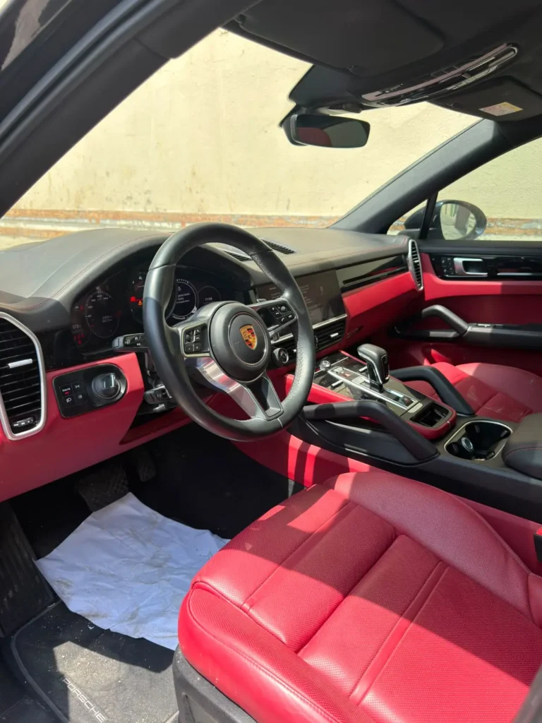 Porsche Cayenne Platinum Edition - GT3 Cars UAE